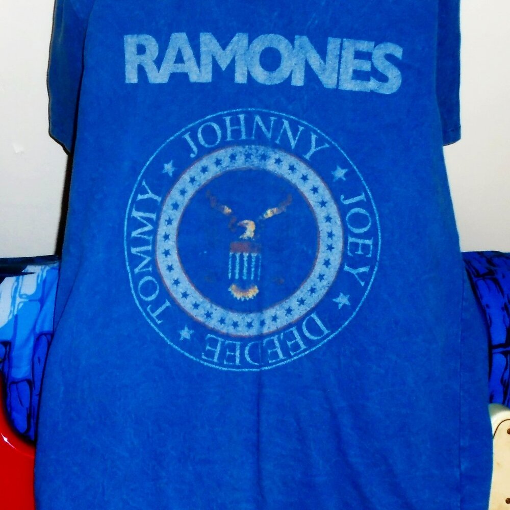 ramones names logo official xs/s new tee - punk rock joey johnny cbgb queens